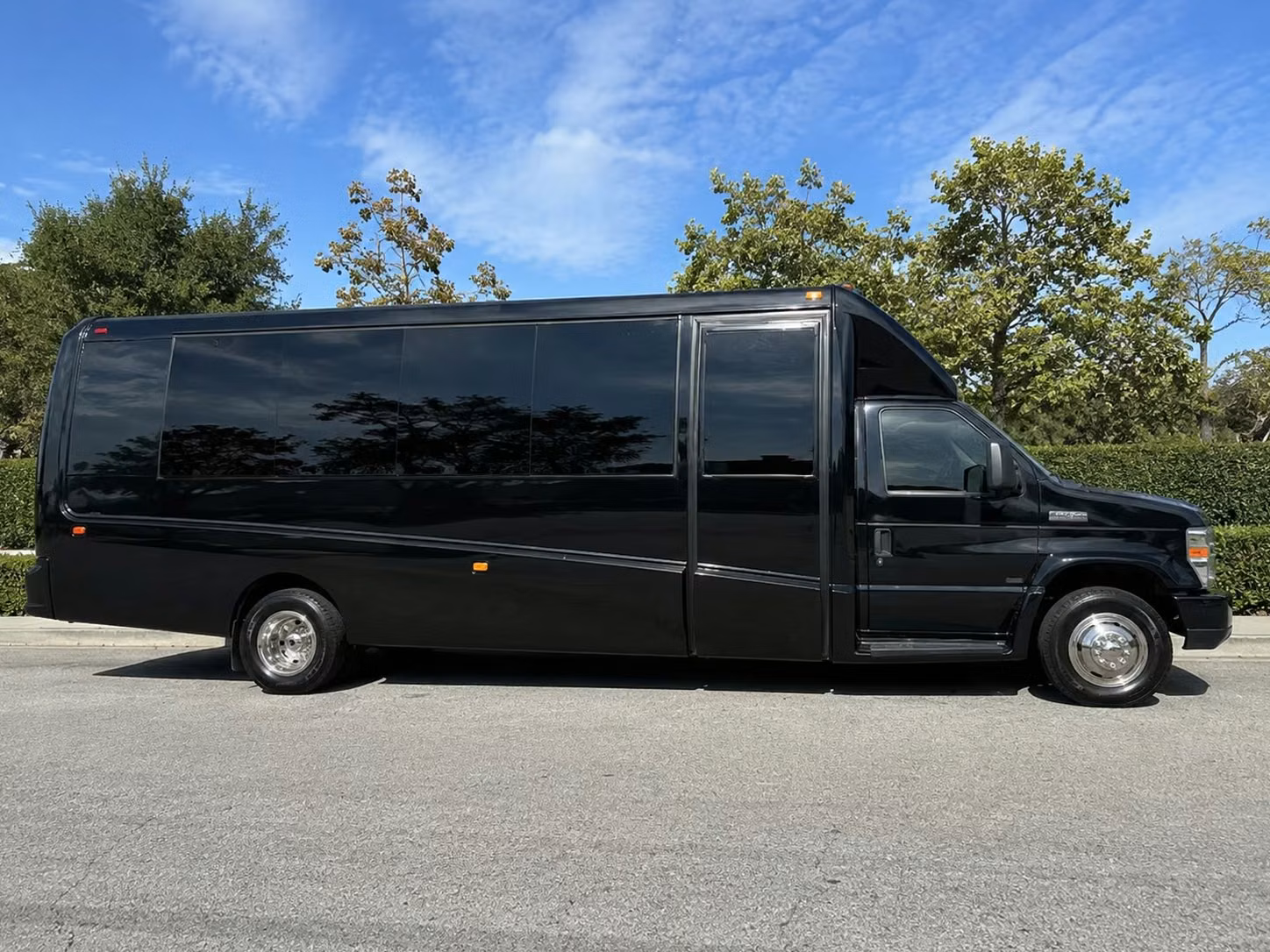glendale 15 passenger minibus rental
