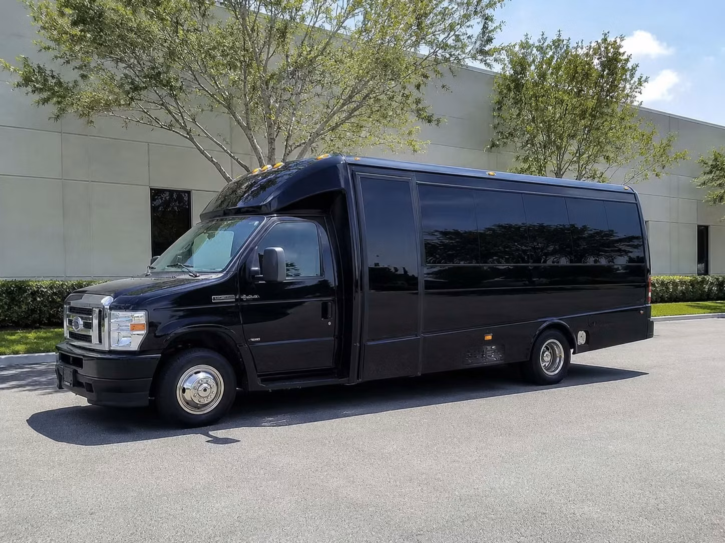 glendale 20 passenger minibus rental
